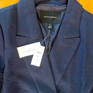NWT. Banana Republic navy blazer. Size 4 petite